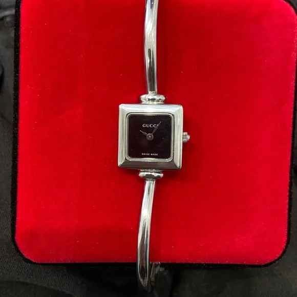 Ladies GUCCI bangle watch❤️SO CUTE❤️❤️❤️ - Picture 1 of 11